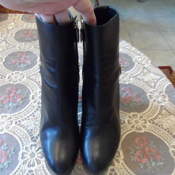 Lanvin Black Lamb Leather Ankle Boots w/Zipper-Chain Ankle Detail Size 40 - Picture 6 of 16